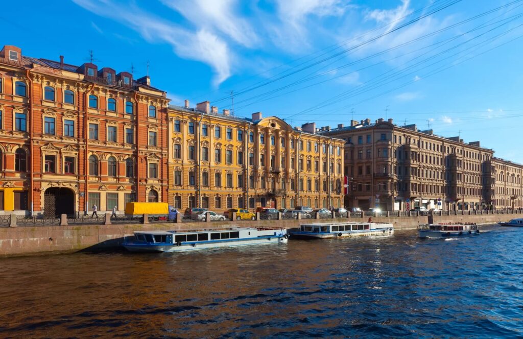 Старый фонд Санкт-Петербурга. Информация об этих и других домах хранится в ПИБ