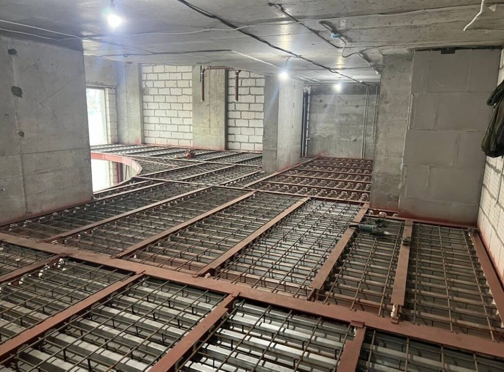 Площадка антресоли из металлоконструкций